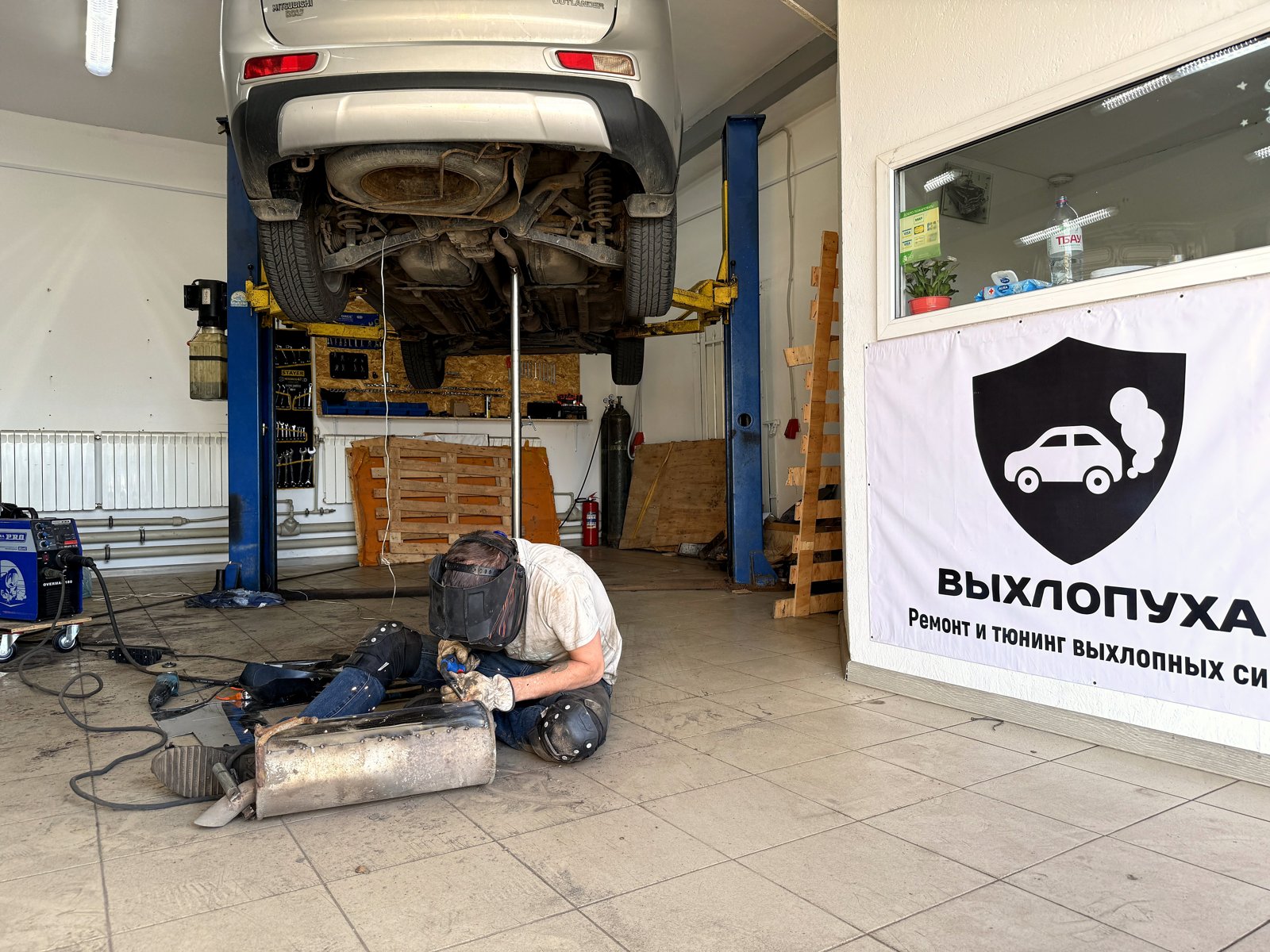 Готовый корпус банки глушителя Mitsubishi Outlander после ремонта латкой, швы зачищены